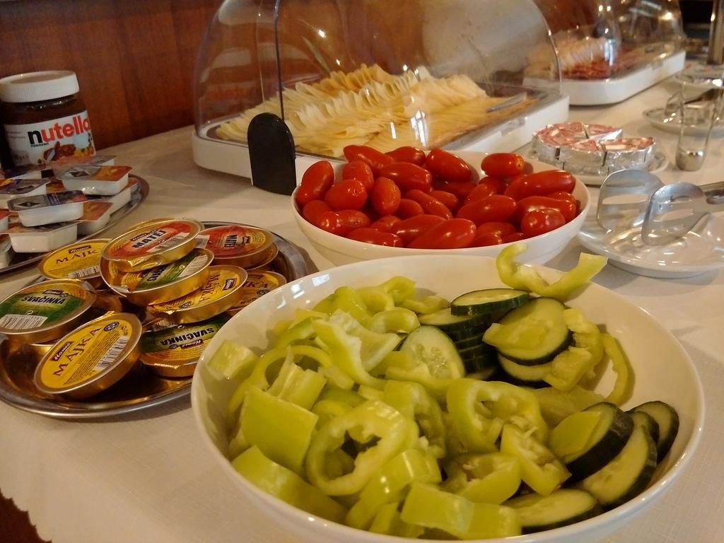 Hotel Premier Trnava Luaran gambar