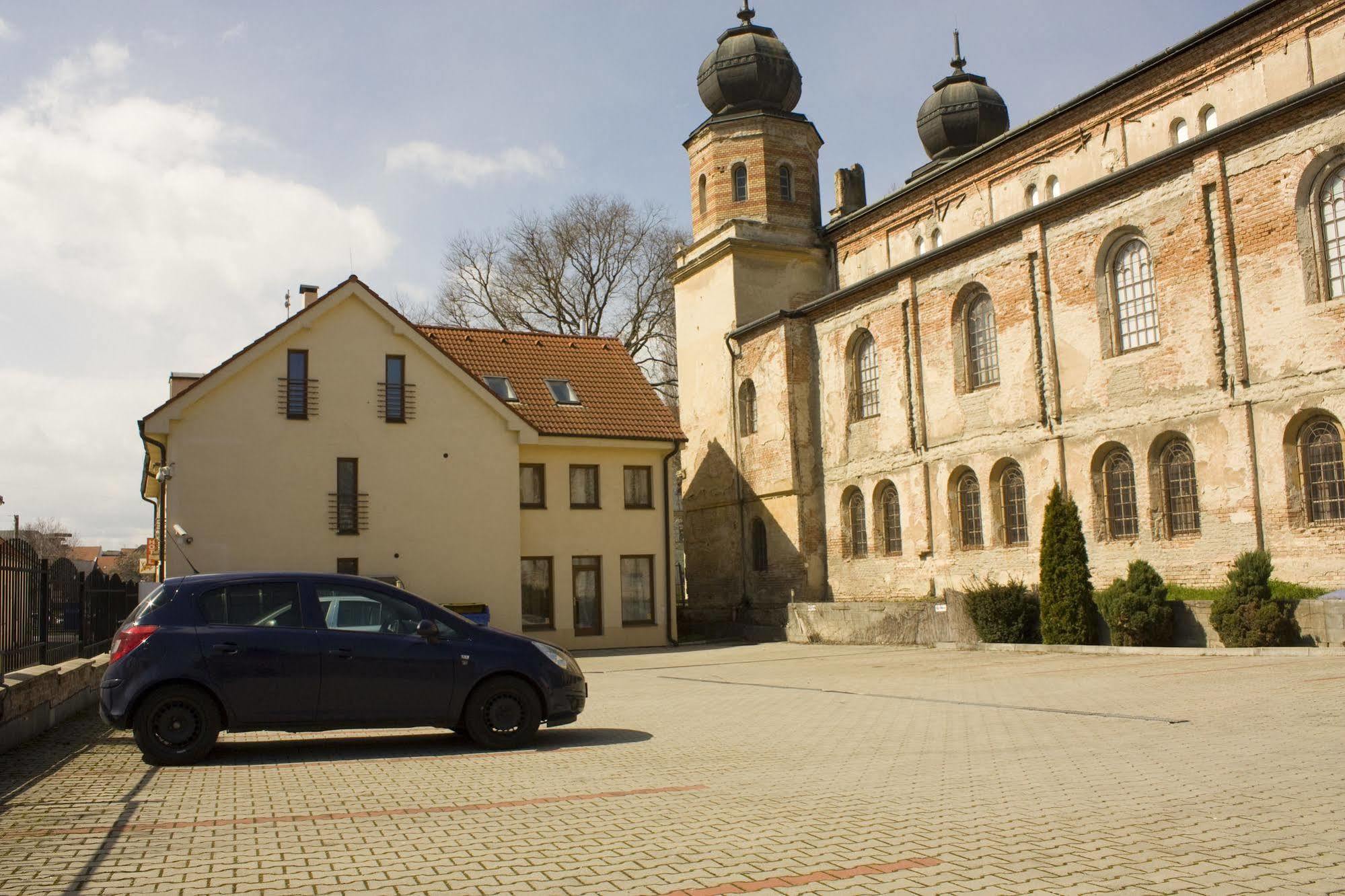 Hotel Premier Trnava Luaran gambar